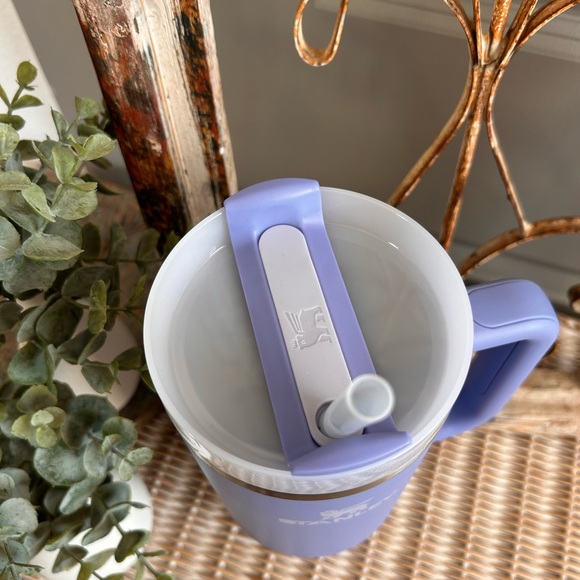 Stanley Quencher H2.0 FlowState 40oz Tumbler in hydrangea - Picture 4 of 5